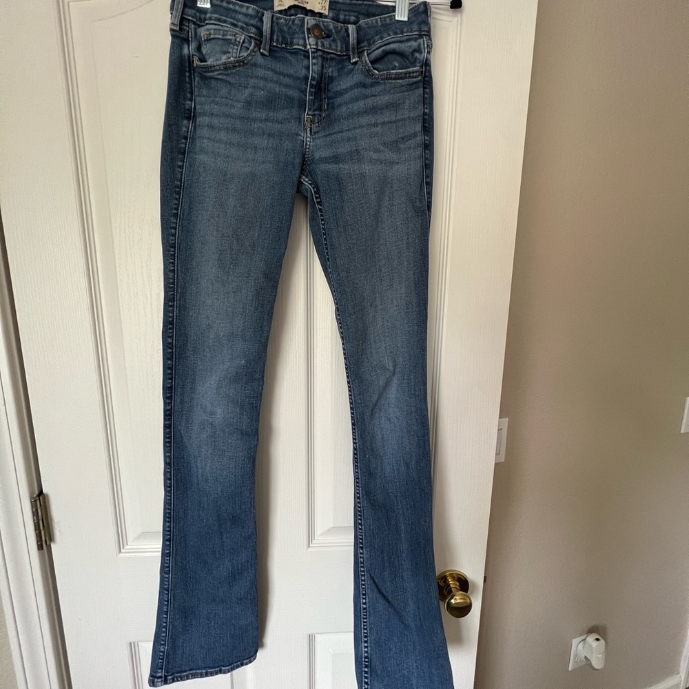 Hollister jeans long. Excellent pre owned condition. Boot cut
